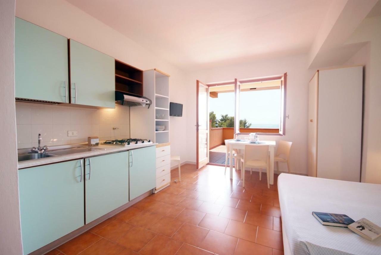 Casa Del Golfo Aparthotel Лакона Екстериор снимка